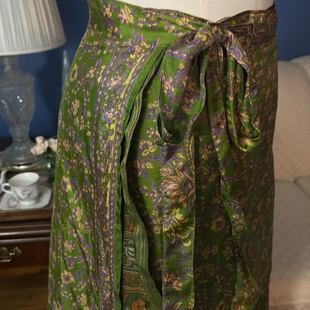 Cream and Green Asymmetrical Skirt - Picture 5 of 6